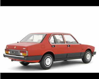 Alfetta 2.0i Quadrifoglio Oro E.E. 1983-84 Rosso alfa Laudoracing 1:18 Resinemodell (Türen, Motorhaube... nicht zu öffnen!)